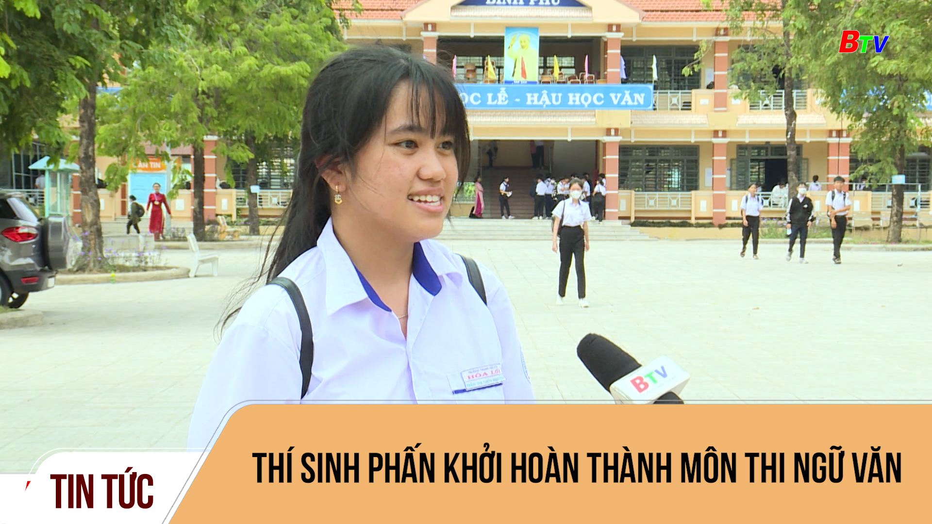 Thí sinh phấn khởi hoàn thành môn thi ngữ văn